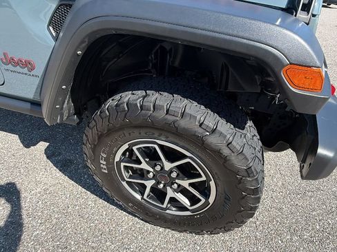 Used 2024 Jeep Wrangler Unlimited Rubicon AWD/4WD image 10
