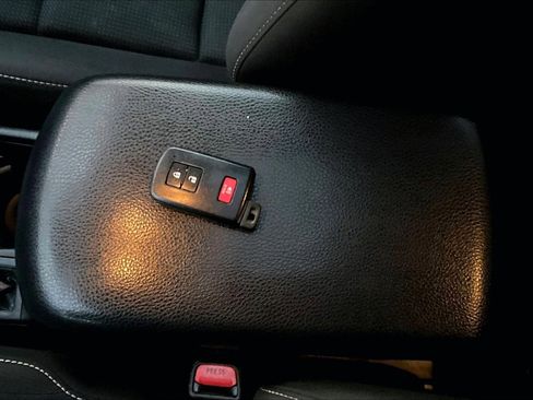 Used 2018 Toyota RAV4 XLE image 35