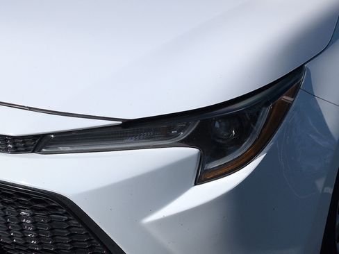 Used 2020 Toyota Corolla LE image 6