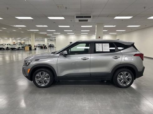 Used 2024 Kia Seltos LX AWD/4WD image 4