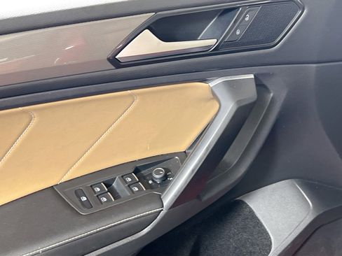 Used 2023 Volkswagen Tiguan SE AWD/4WD image 17