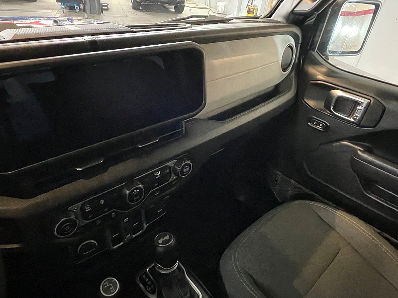 Used 2025 Jeep Wrangler Unlimited Sport AWD/4WD image 11