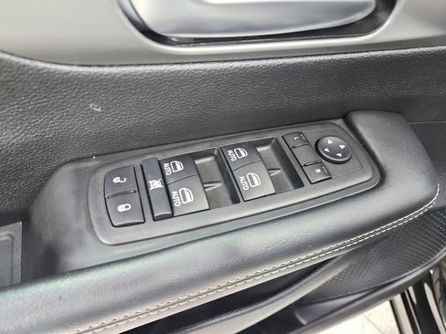 Used 2025 Chrysler Pacifica Select FWD image 38