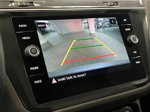 Used 2020 Volkswagen Tiguan SE w/ Panoramic Sunroof Package AWD/4WD image 29