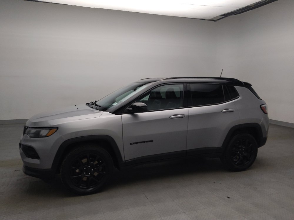 Used 2023 Jeep Compass Latitude AWD/4WD image 2