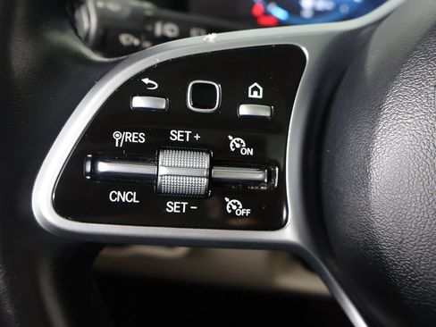 Used 2023 Mercedes-Benz GLA 250 4MATIC w/ Premium Package image 40