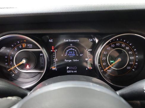 Used 2019 Jeep Wrangler Unlimited Sahara w/ Uconnect 4C Nav & Sound Group AWD/4WD image 37