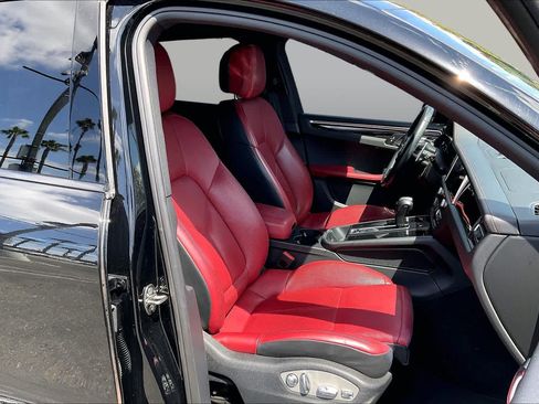 Used 2023 Porsche Macan S AWD/4WD image 8