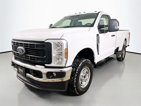 New 2026 Ford F250 XL w/ XL Chrome Package image 3