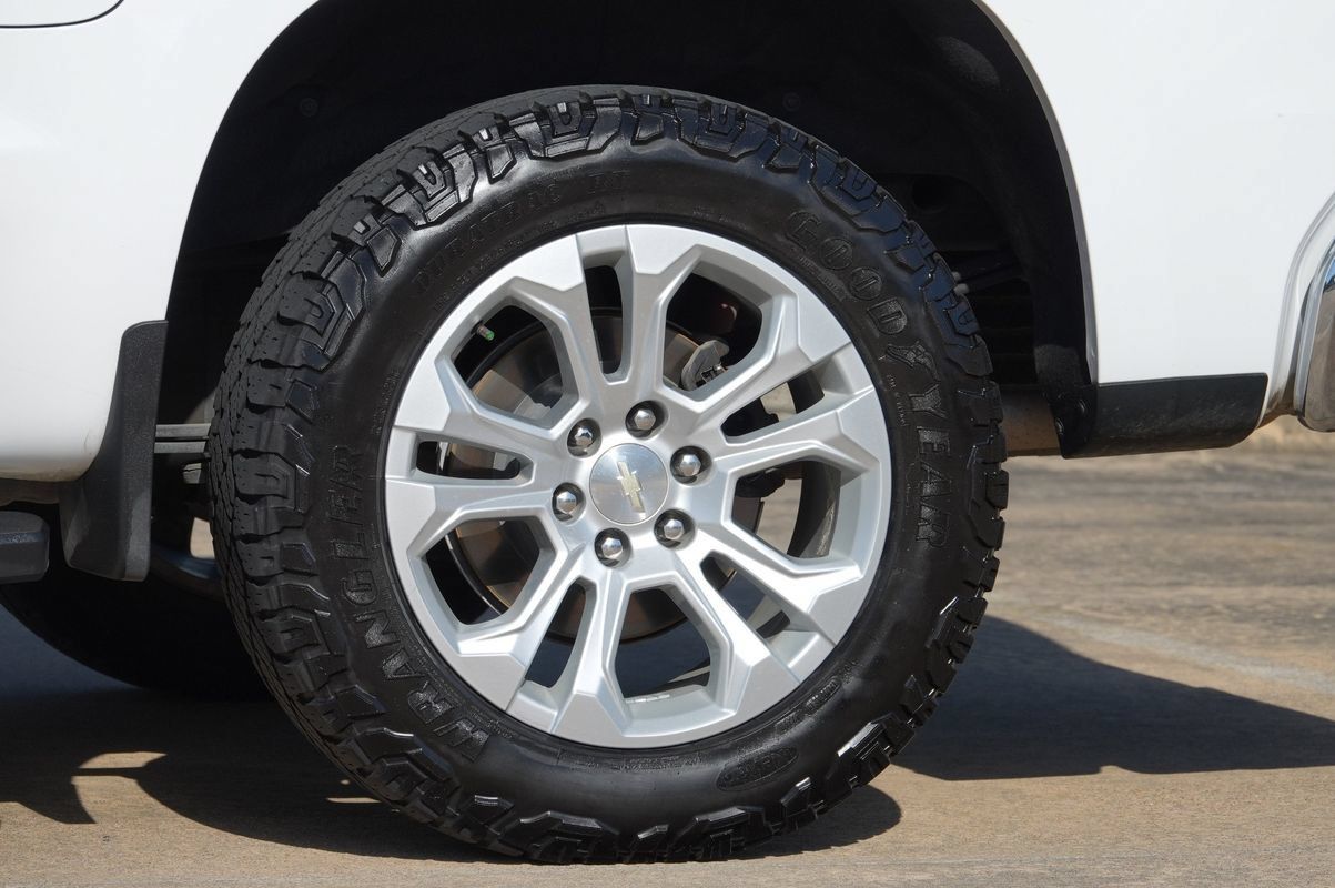 Used 2022 Chevrolet Silverado 1500 LTZ AWD/4WD image 26