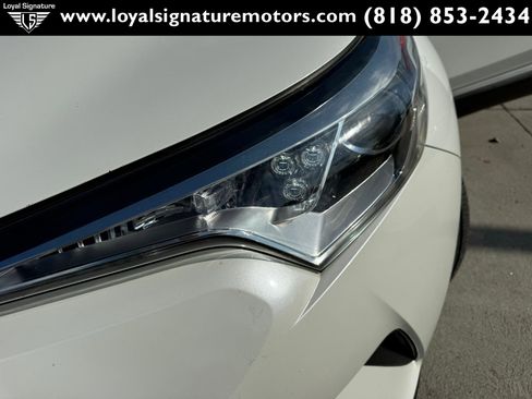 Used 2018 Toyota C-HR XLE image 32