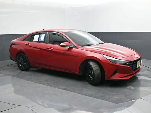 Used 2023 Hyundai Elantra SEL w/ Cargo Package image 7