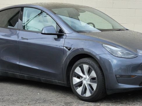 Used 2023 Tesla Model Y Long Range AWD/4WD image 7