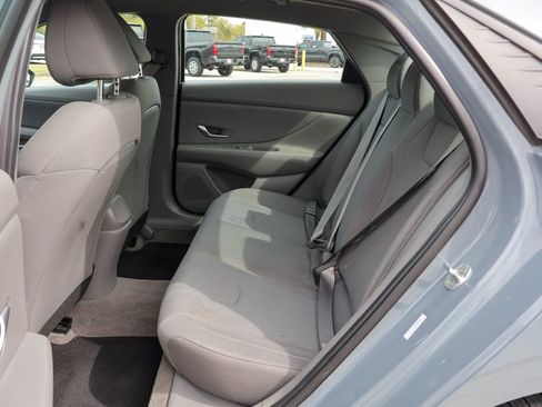 Used 2023 Hyundai Elantra SE image 10