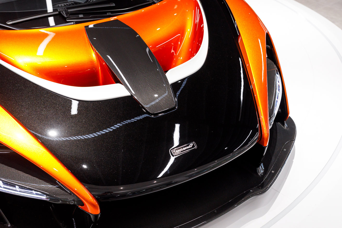 Used 2019 McLaren Senna RWD image 15