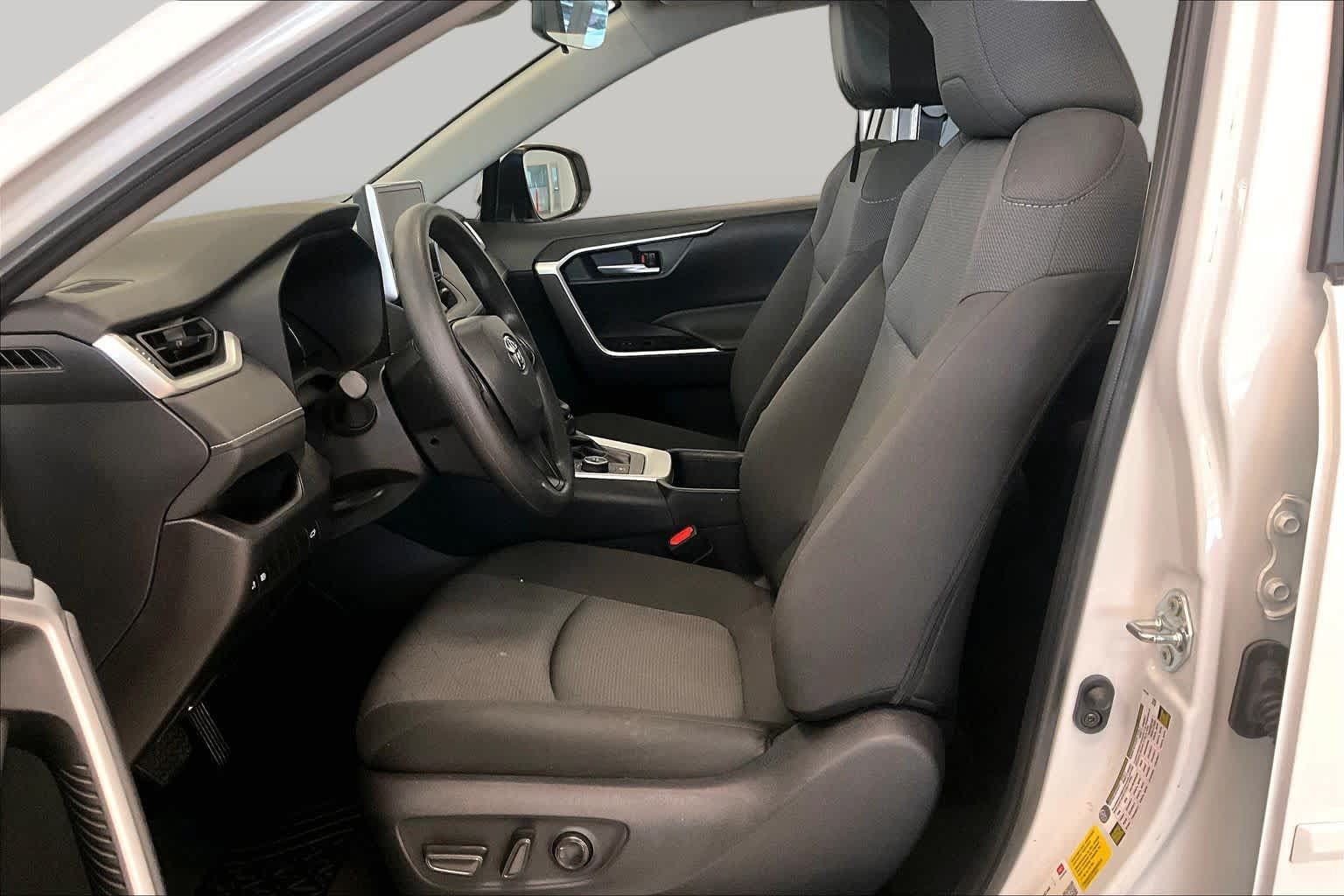 Used 2025 Toyota RAV4 XLE w/ Convenience Package AWD/4WD image 7