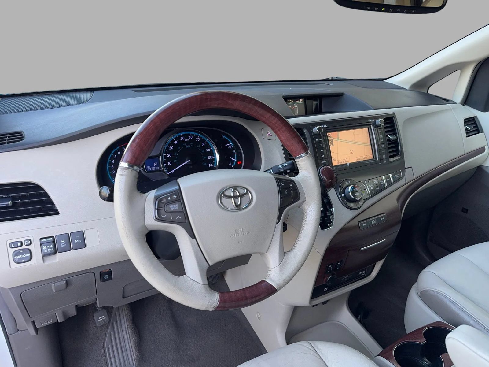 Used 2011 Toyota Sienna Limited w/ Premium Pkg AWD/4WD image 13