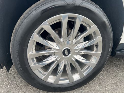 Used 2022 Cadillac Escalade Premium Luxury image 9