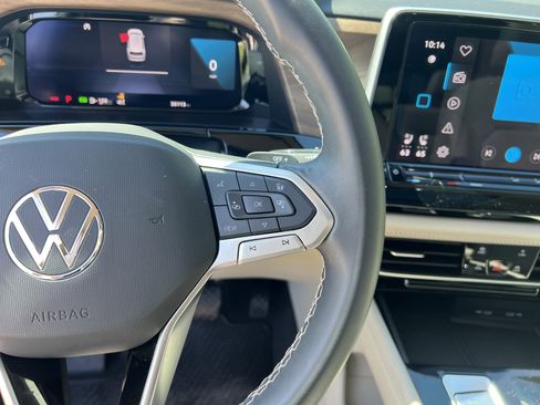 Used 2024 Volkswagen Atlas SE w/ Panoramic Sunroof Package image 19