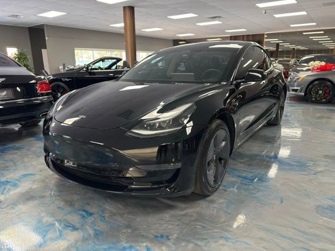 Used 2023 Tesla Model 3 Standard Range image 3