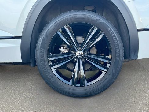 Used 2023 Volkswagen Atlas SEL R-Line AWD/4WD image 32