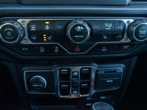 Used 2022 Jeep Wrangler Unlimited Sport image 19