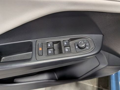 Used 2025 Volkswagen Taos SE image 13