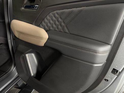 Used 2024 GMC Canyon Denali AWD/4WD image 30