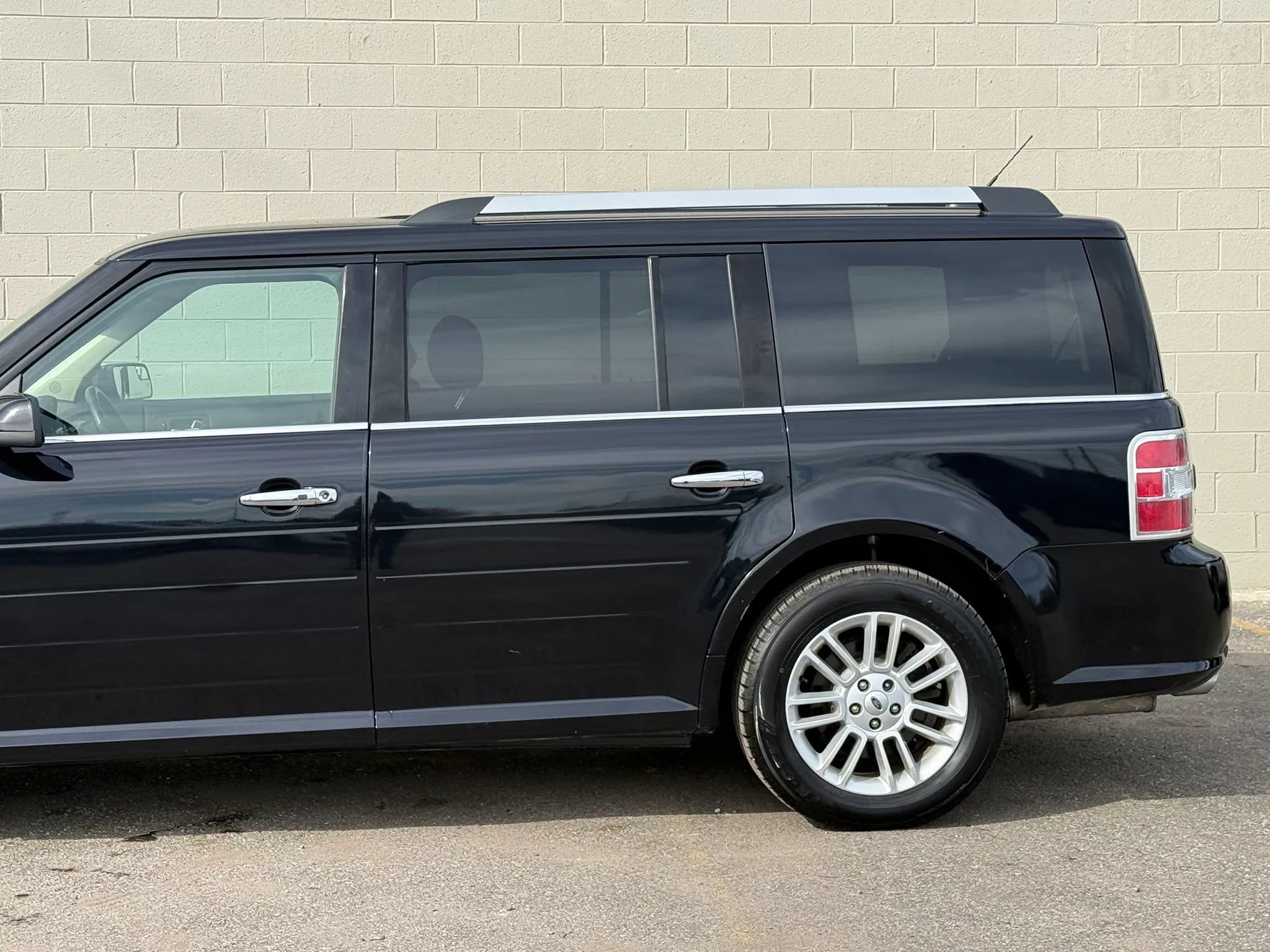 Used 2019 Ford Flex SEL w/ Class III Trailer Tow Package AWD/4WD image 4
