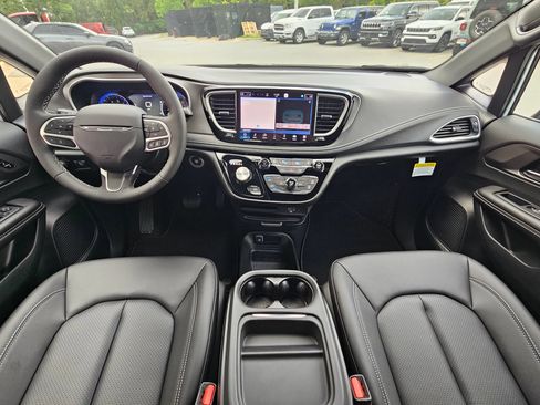 New 2027 Chrysler Pacifica Select FWD image 8