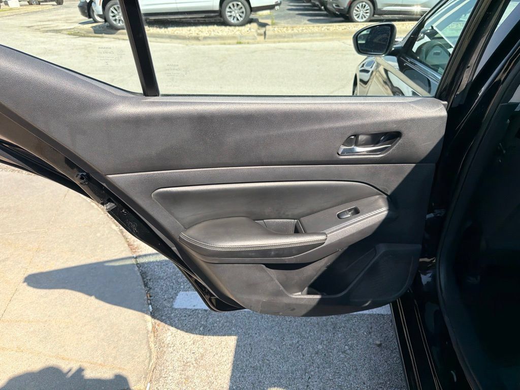 Used 2025 Nissan Altima 2.5 SV FWD image 15
