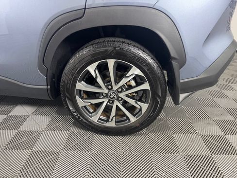 Used 2025 Toyota Corolla Cross XLE w/ Convenience Package FWD image 33