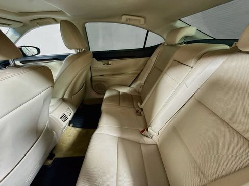 Used 2014 Lexus ES 350 w/ Luxury Package FWD image 23