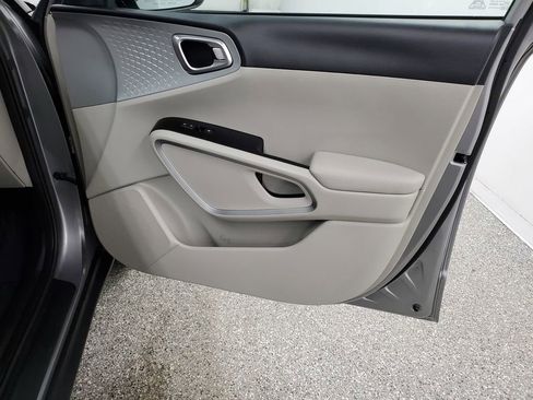 Used 2025 Kia Soul LX image 18