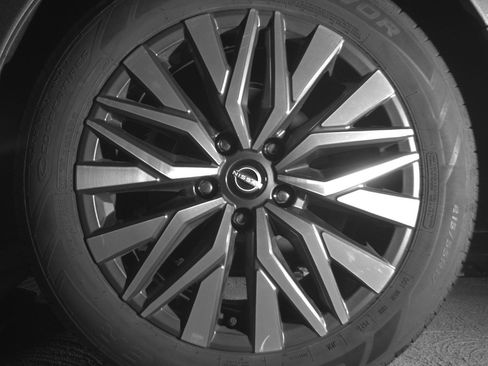Used 2025 Nissan Altima 2.5 SV FWD image 14