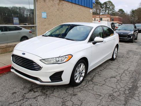 Used 2020 Ford Fusion SE image 3