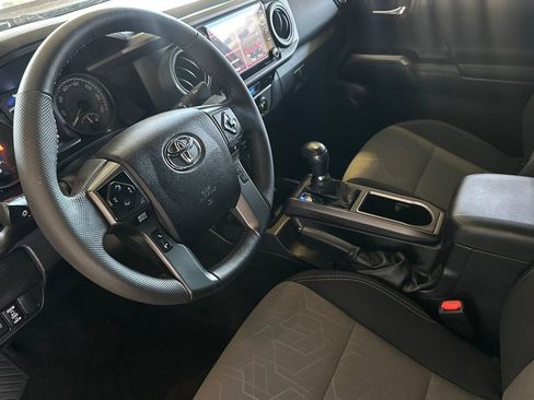 Used 2021 Toyota Tacoma TRD Off-Road w/ Technology Package AWD/4WD image 12