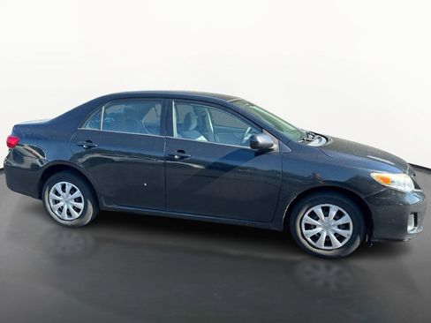 Used 2011 Toyota Corolla LE FWD image 2