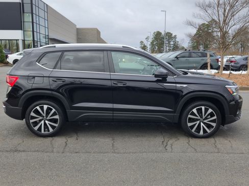 Used 2024 Volkswagen Taos SE image 8