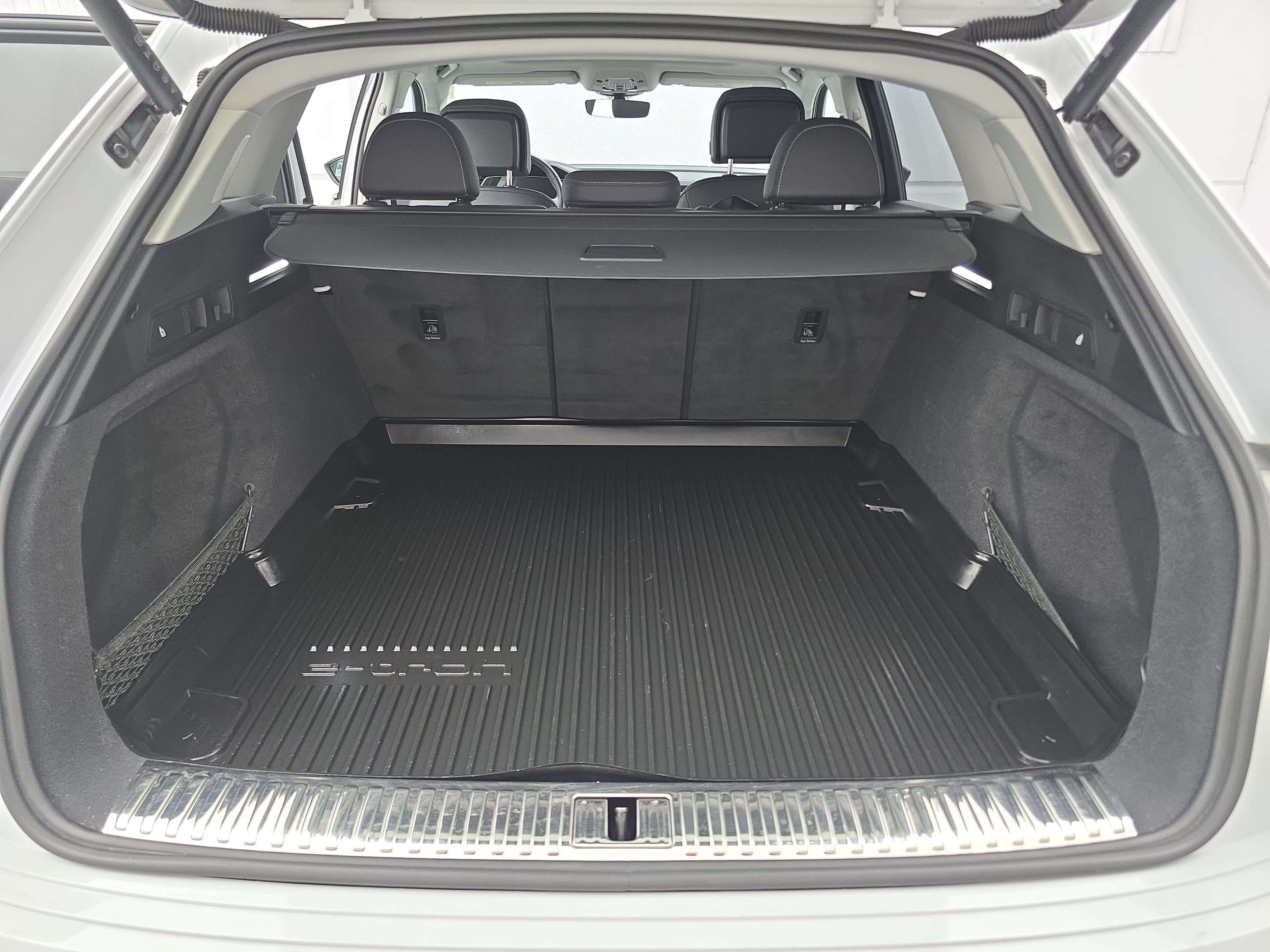 Used 2024 Audi Q8 e-tron Premium Plus AWD/4WD image 14