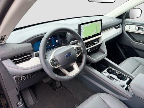Used 2026 Ford Explorer Active w/ Active Comfort Package AWD/4WD image 9