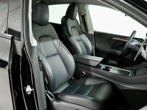 Used 2023 Tesla Model Y Long Range image 23