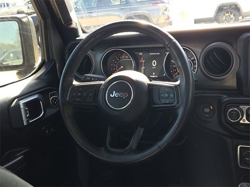 Used 2022 Jeep Gladiator Willys image 15