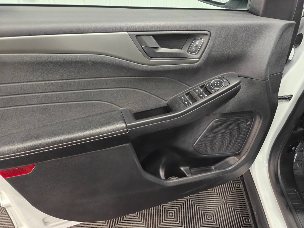 Used 2023 Ford Escape Active AWD/4WD image 46