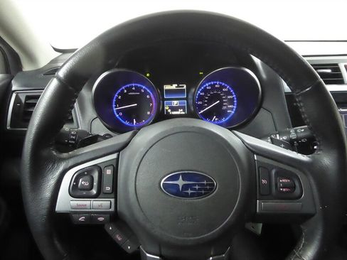 Used 2017 Subaru Outback 2.5i Premium image 11