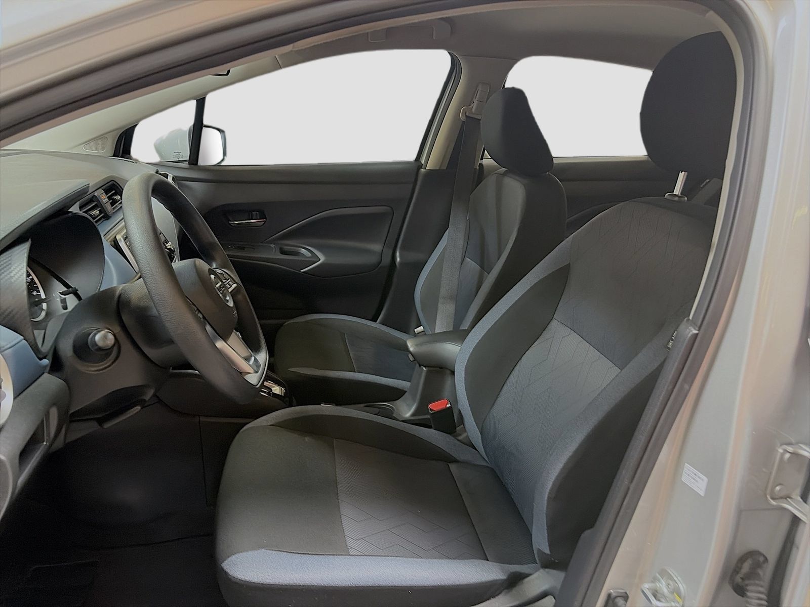 Used 2025 Nissan Versa SV FWD image 19