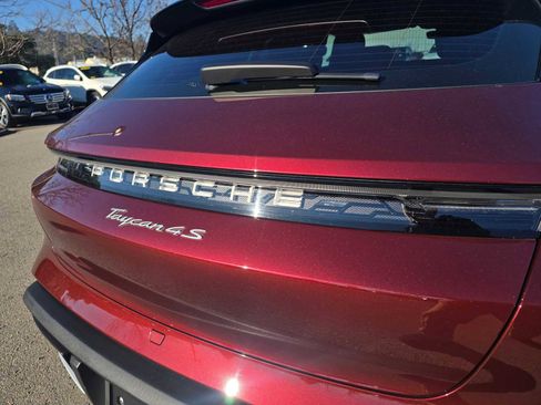 Used 2023 Porsche Taycan 4S w/ Technology Package image 15