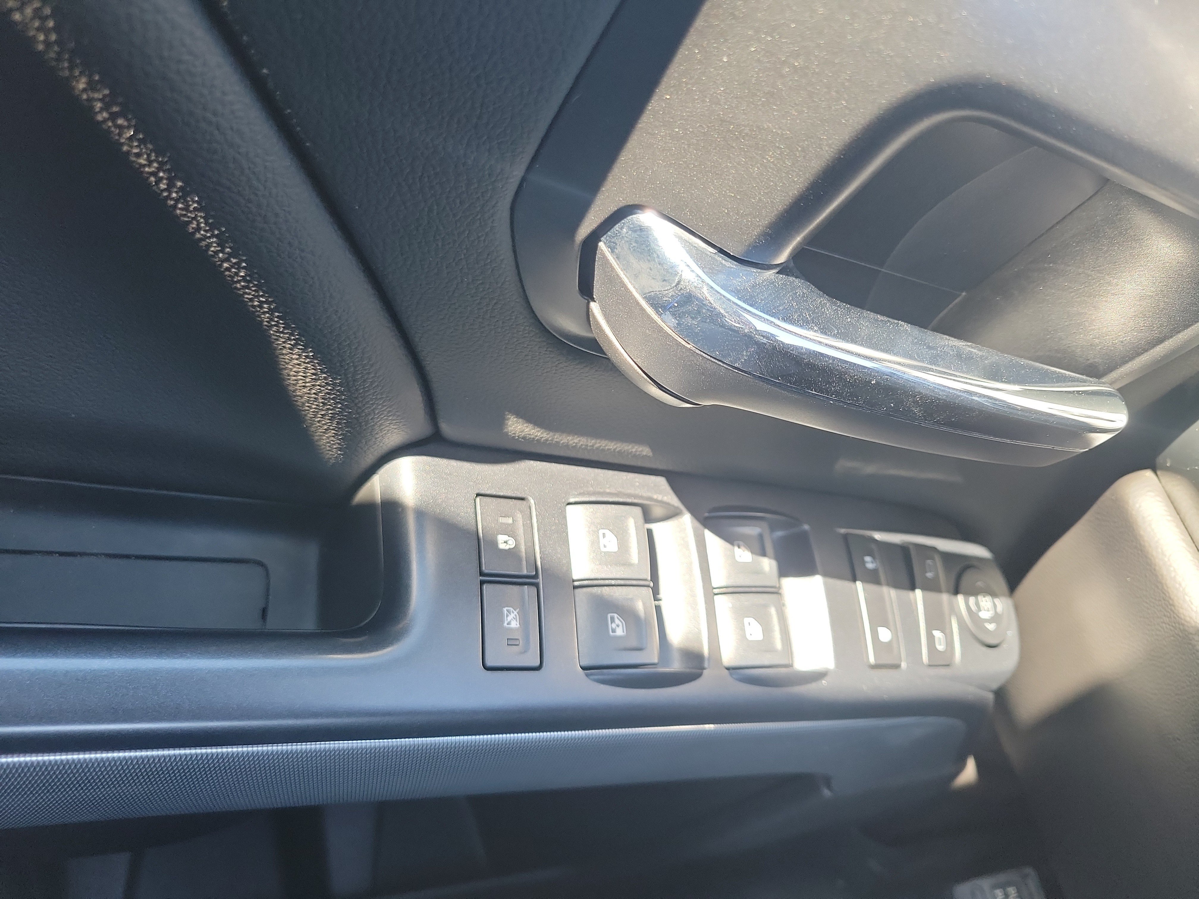 Used 2018 Chevrolet Silverado 1500 LT w/ All Star Edition AWD/4WD image 22