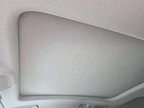 Used 2022 Audi Q8 Premium image 19