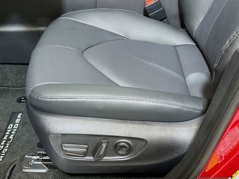 New 2026 Toyota Grand Highlander FWD image 17